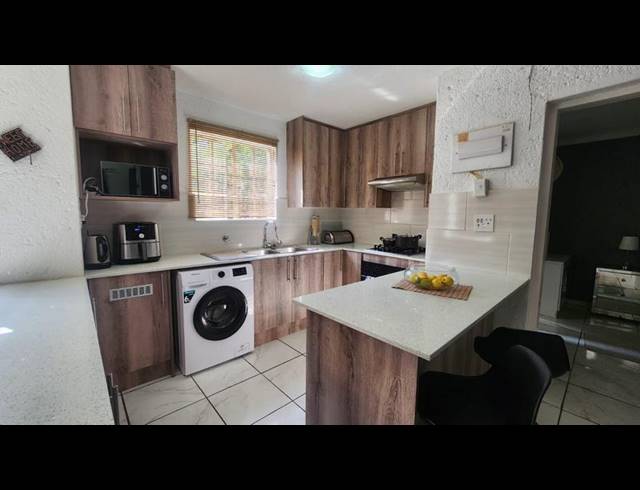 2 BEDROOM TOWNHOUSE FOR SALE IN BASSONIA